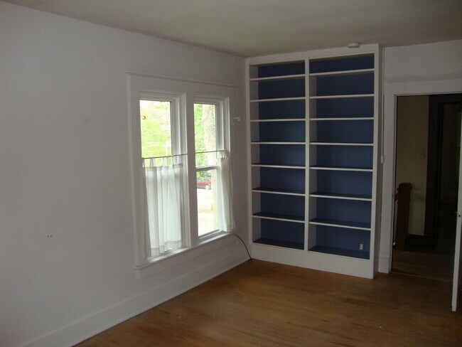 Building Photo - Walking Distance to St. Mary's Hospital and Downtown Rochester