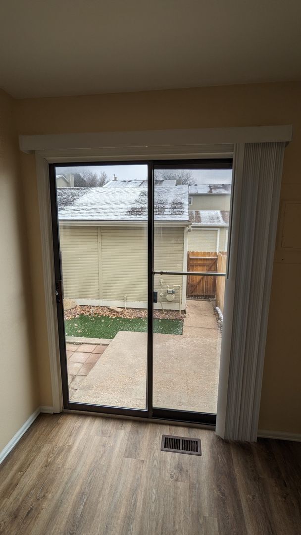 Building Photo - TWO STORY TOWNHOME WITH GARAGE