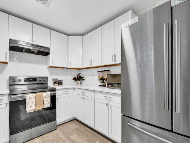 Building Photo - 1061 Quail Hollow Dr
