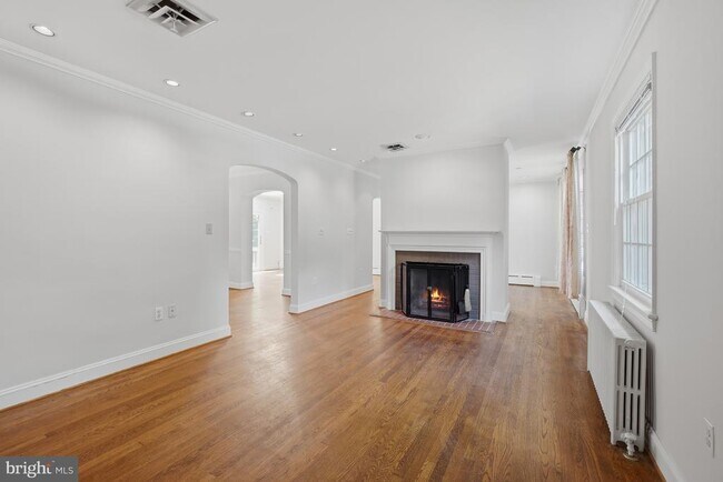 Building Photo - 8222 Larry Pl