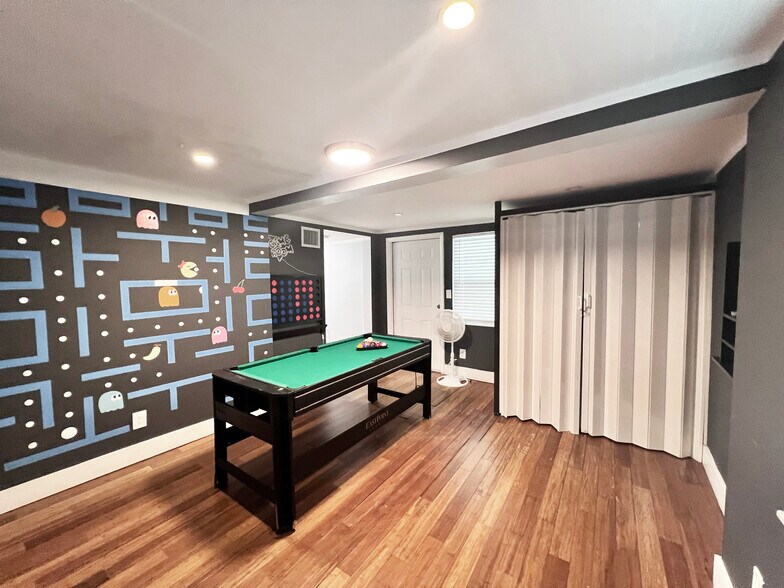 Building Photo - 324 NW 52nd St