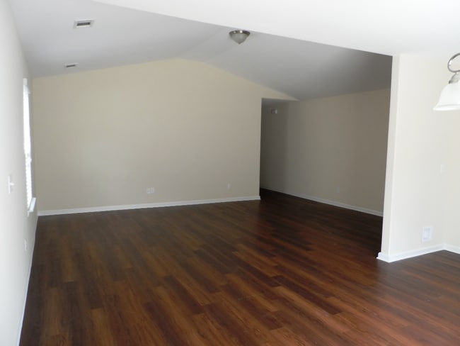 Building Photo - 44 Roseberry Cir