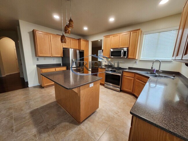 Building Photo - 4 bedroom 3 bath near schools and parks