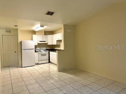 Building Photo - 38314 Hampton Ave
