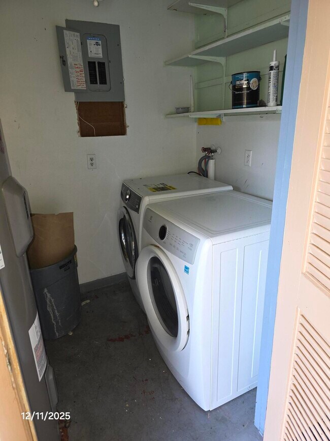 Building Photo - 718 Whippoorwill Ln