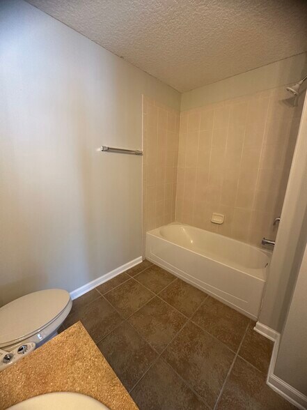 Master Bathroom - 1500 Calming Water Dr