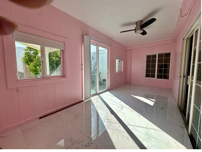 Building Photo - 32927 Lake Candlewood St