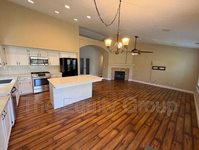 Building Photo - 3524 S Lincoln Ct