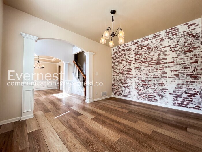 Building Photo - 5995 Chinook Ct