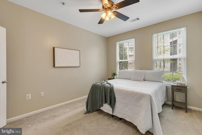 Building Photo - 2465 Army Navy Dr