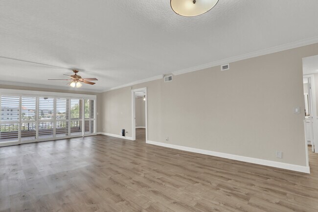Building Photo - 1036 US-1
