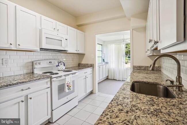 Building Photo - 8901 Montgomery Ave