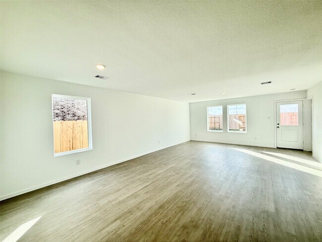 Building Photo - 16211 Rustic Pr Dr