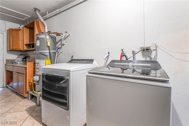 Building Photo - 2419 E Vegas Valley Dr