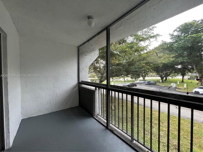Building Photo - 701 N Pine Island Rd