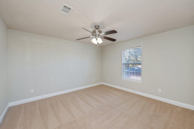 Building Photo - 654 Territory Ln