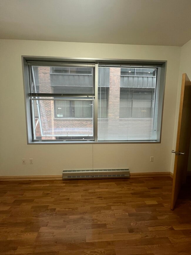 Building Photo - 545 E Wells St