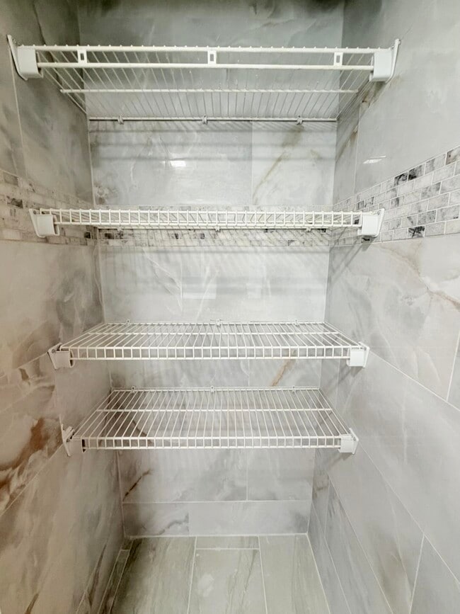 Building Photo - 1004 Newcastle A