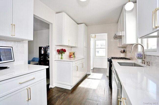 Building Photo - 42 E Main St