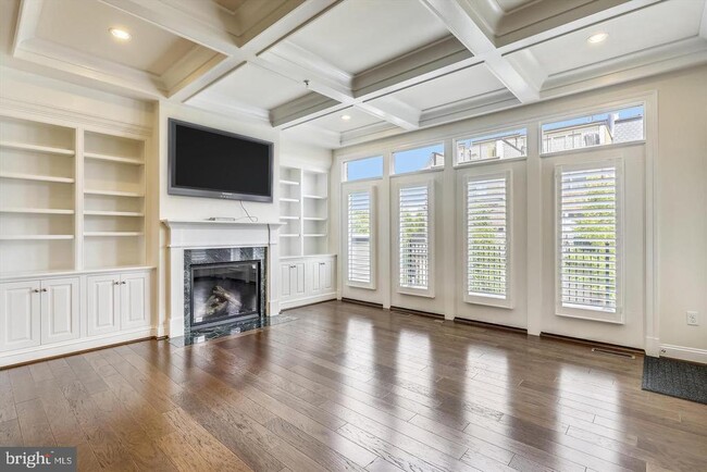 Building Photo - 10777 Symphony Park Dr