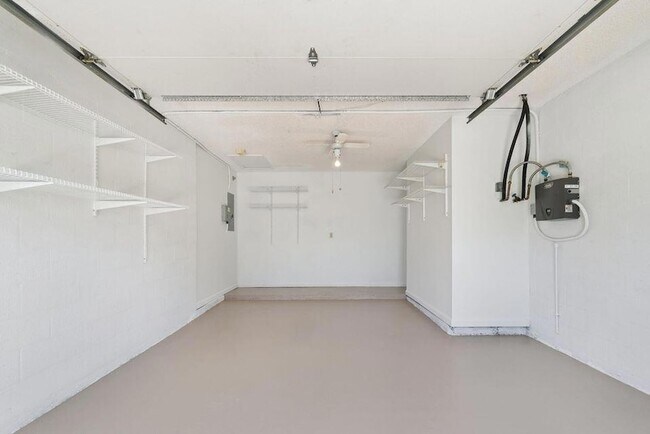 Building Photo - 5942 Parkwalk Cir W