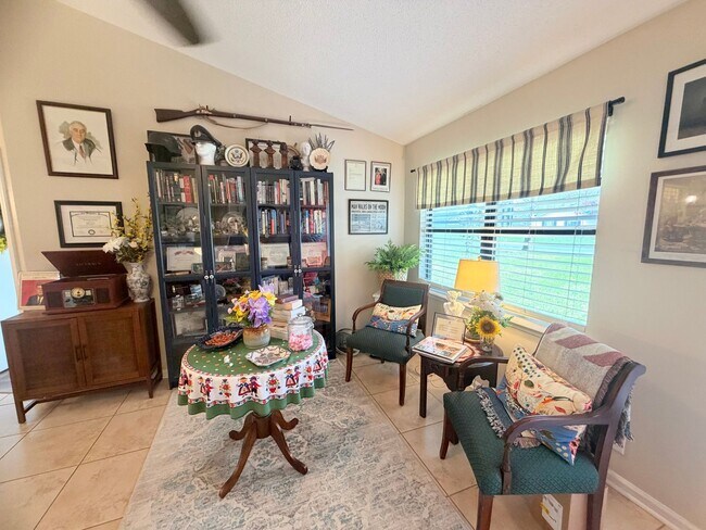 Building Photo - Fenced in 4 Bed 2 Bath in Mariners Landing