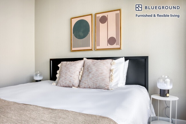 Building Photo - 1620 E Riverside Dr