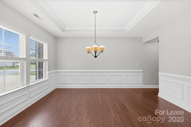 Building Photo - 2136 Laurens Dr