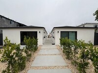 Building Photo - Newly Remodeled 2 Bed 1 Bath Unit in PB