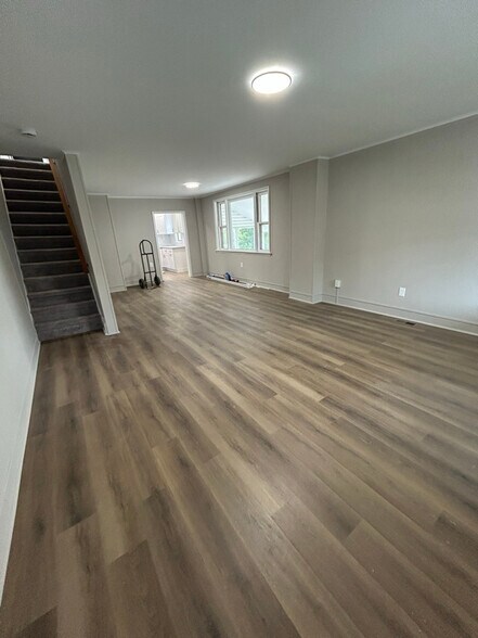 Building Photo - 347 W Woodland Ave