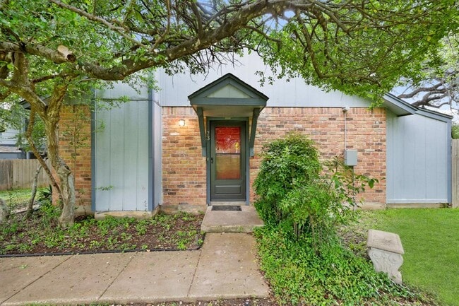 Building Photo - 1411 Gracy Farms Ln