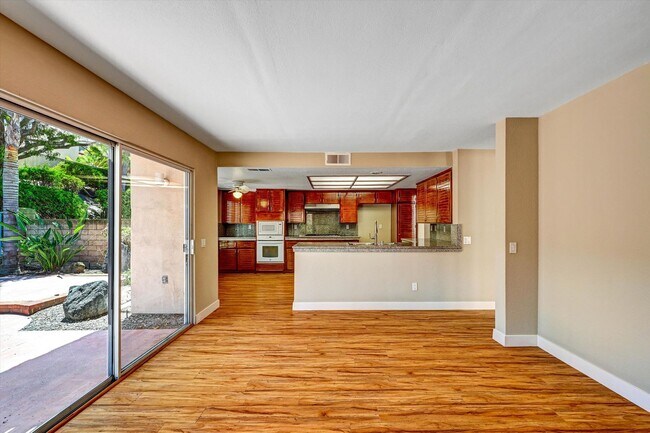 Building Photo - Beautiful Large 4 Bedrooms, 3 Baths in Bernardo Heights
