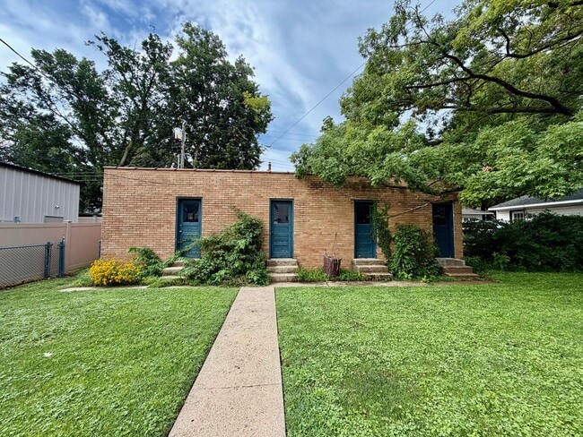 Building Photo - 306 E Locust St