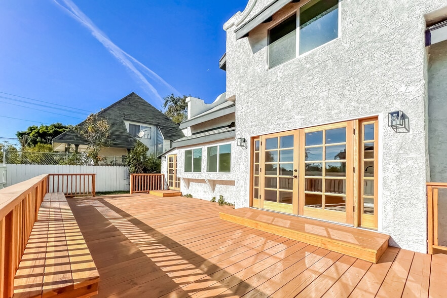 Building Photo - 103 N Kingsley Dr
