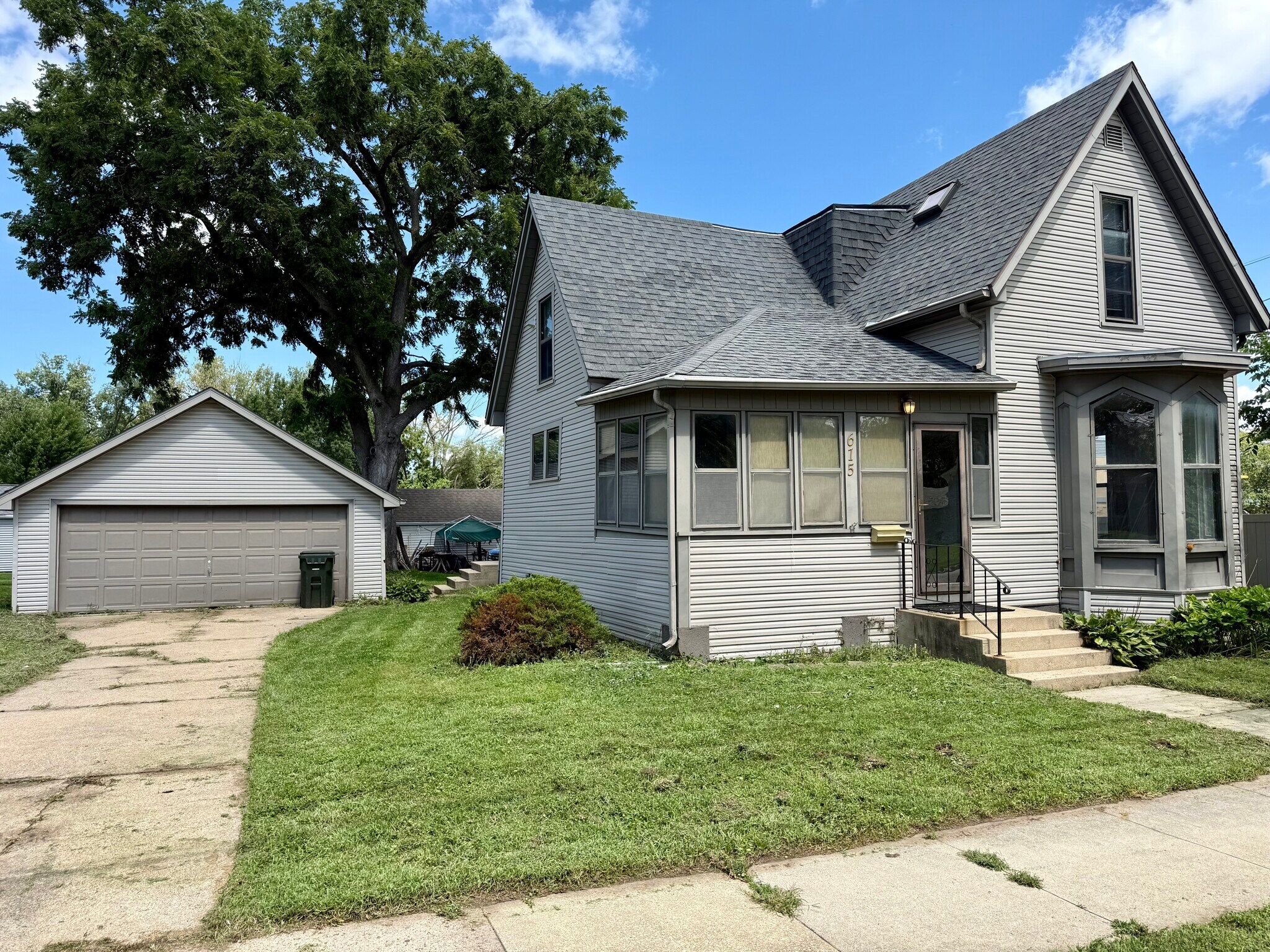 Front of house showing garage - 615 W 2nd St