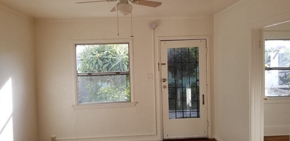 Building Photo - 1273 N Berendo St