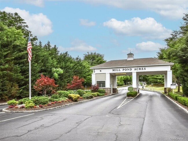 Building Photo - 137 Pond View Dr