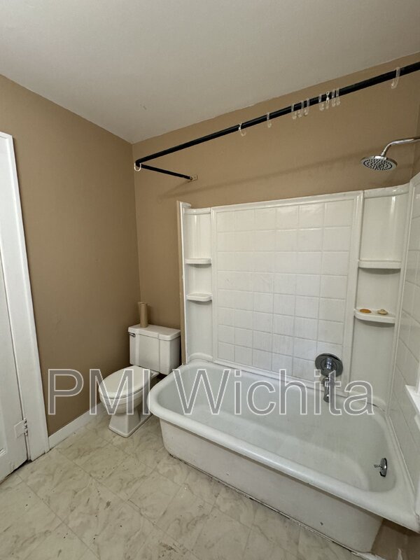 Building Photo - 735 S Grove St