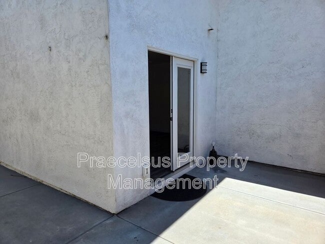 Building Photo - 1078-A Fuchsia Lane