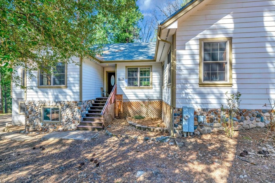 Building Photo - 1312 Squaw Rock Trail