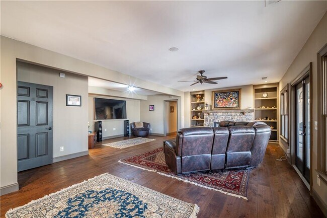 Building Photo - 5041 Towne Lake Hill N