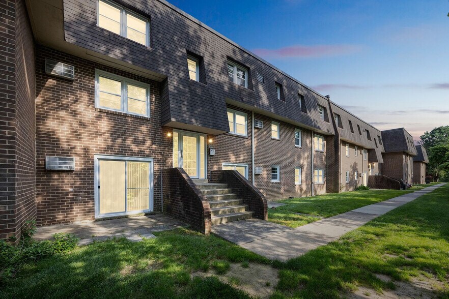 Building Photo - 814 Wharton Dr