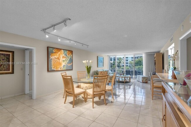 Building Photo - 600 Grapetree Dr