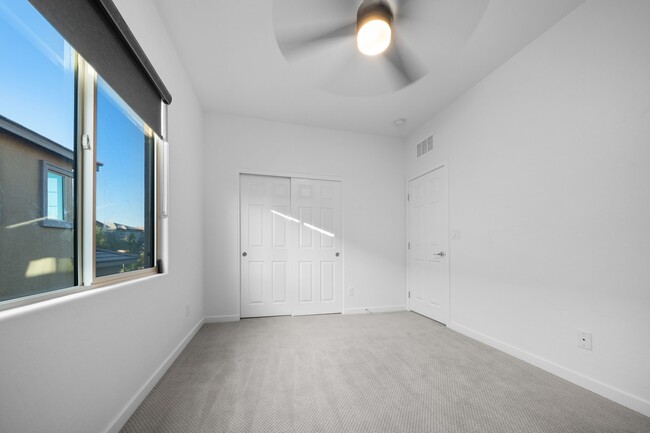 Building Photo - 713 Foreign Reef Wy