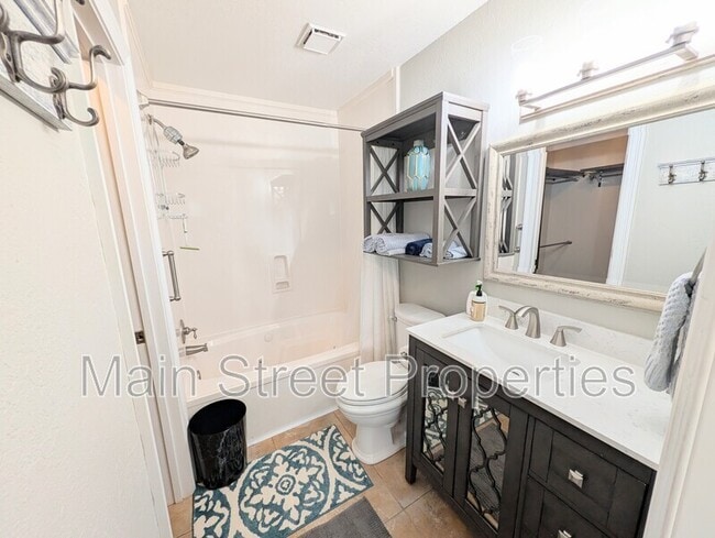 Building Photo - 14100 River Rd