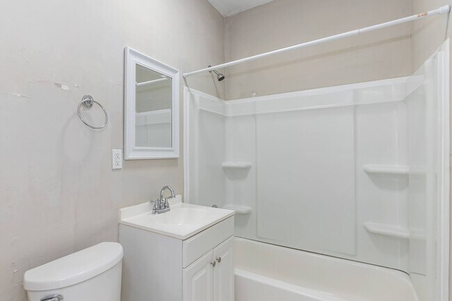 Building Photo - Gorgeous Move-In Ready Home