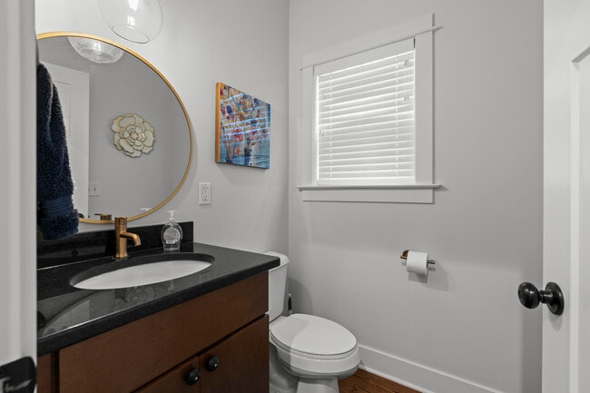 Building Photo - 718 N Alexander Ave