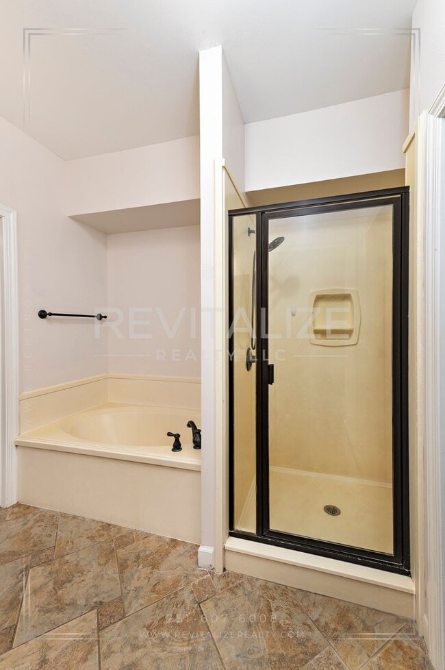 Building Photo - 3 Bed 2.5 Bath Townhome in West Mobile