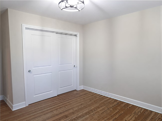 Building Photo - 215 S Ft Thomas Ave