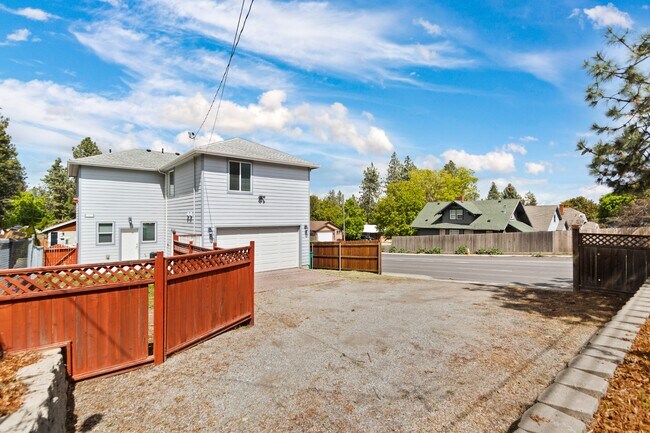 Building Photo - 3164 E 16th Ave